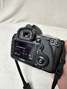 Продам камеру Canon Eos5D mark III + Canon Zoom Lens EF 24-1 (2 фото из 4)