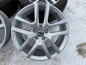 Оригинальные литые диски Volvo XC 18 дюймов (2 фото из 5)