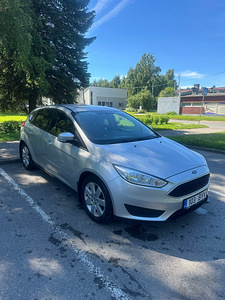 Ford Focus 1.6 (3 foto / 10)