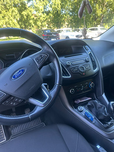 Ford Focus 1.6 (10 foto / 10)