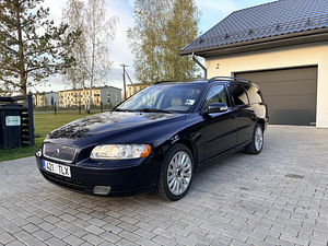 Volvo V70 D5 AWD (10 foto / 14)