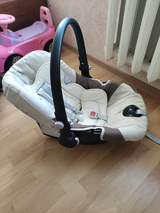 Автокресло (1 фото из 2)