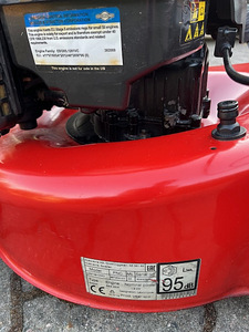 Iseliikuv muruniiduk Jonsered LM 2146CMD (Husqvarna) (3 foto / 7)