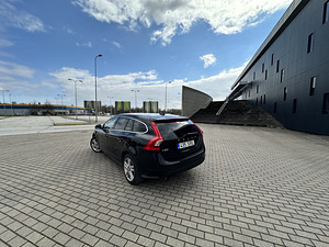 Volvo V60 D3/D4 2011 (2 фото из 9)