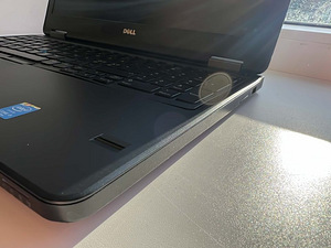 Dell Latitude E5550 (3 foto / 5)