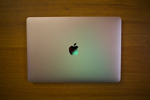 MacBook Air M1 2020, 256 GB, 8GB RAM (2 foto / 6)