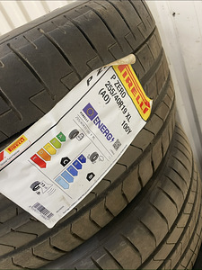 Pirelli P Zero 255/40R19 (2 фото из 3)
