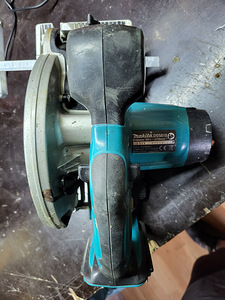 Makita akuketassaag DSS610 (2 foto / 3)