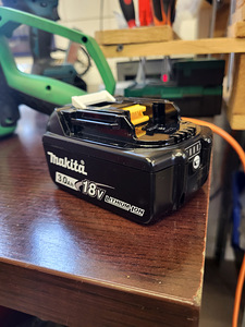 Makita 18v dc18sd + 18v 3Ah aku (2 foto / 2)