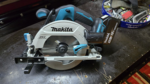 Makita dhs680 + 5ah аккумулятор 18v (1 фото из 3)