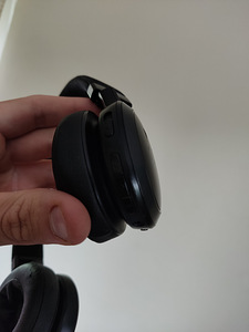 JBL LIVE 400 (2 фото из 3)