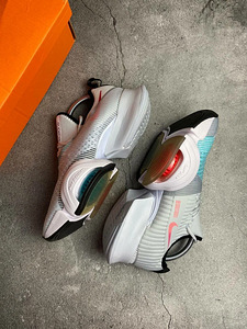 Nike (1 foto / 3)