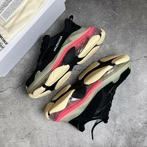 Balenciaga (2 фото из 2)