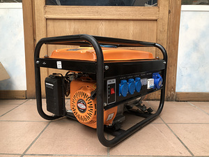 Новый электрический генератор 2,8 kw, бензин (2 фото из 2)