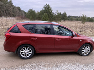 KIA Ceed SW 2008, 1.6 bensiin, automaat, 227 300 km ÜV 05/27 (7 foto / 14)