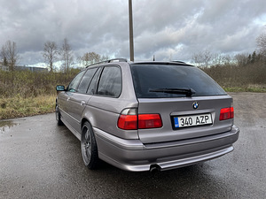 BMW 523i (2 фото из 4)