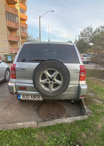 TOYOTA RAV4 (6 foto / 11)