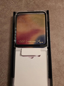 Samsung Galaxy Flip 6 (1 foto / 7)