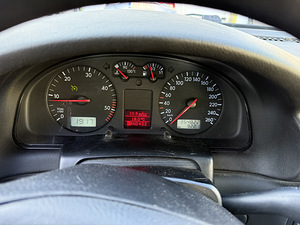 VW Passat 1.9 дизель (8 фото из 12)