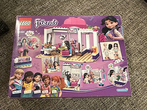 6+ LEGO Friends 41391. Парикмахерская Heartlake City. (3 фото из 3)