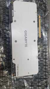 GeForce® RTX 2070 SUPER™ GAMING OC 3X WHITE 8G (2 foto / 3)