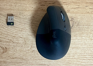 Logitech Lift. Vertikaalne juhtmevaba arvutihiir. (3 foto / 4)