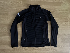 Толстовка Nike размера L (1 фото из 2)