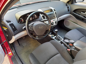 Kia Ceed дизель (5 фото из 10)