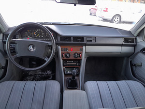 Mercedes-Benz 230TE 1988 ÜV 12/24 (5 foto / 15)