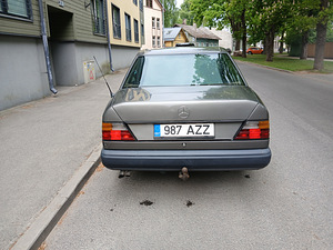 Mercedes-Benz 300D автомат 1988 (4 фото из 13)