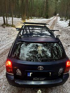 Toyota Avensis (7 foto / 8)
