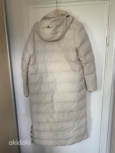 Продам новую зимнюю длинную белую куртку размера М. (фото #2)
