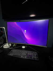 Samsung 32" 4K Curved Monitor (1 foto / 1)