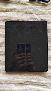Galaxy Fold 4 256gb (3 foto / 3)