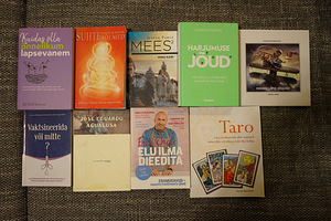 Müüa 9 erinevat raamatut (1 foto / 1)
