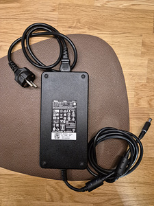 Зарядное устройство / адаптер Dell 240W (1 фото из 4)