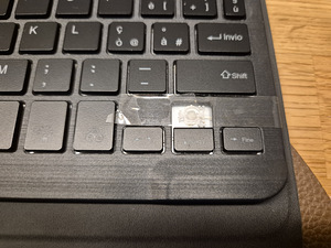 iPad Air ümbris (must, 28 cm) + bluetooth klaviatuur (3 foto / 7)