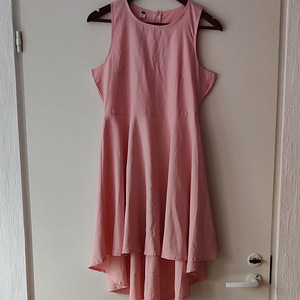 Roosa kleit