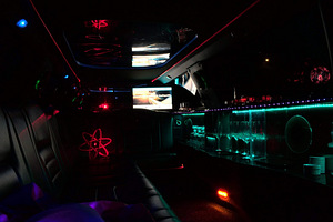 Limusiin LINCOLN TOWN CAR B-kat (4 foto / 4)