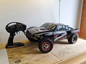 Traxxas slash 4x4 vxl (1 foto / 3)
