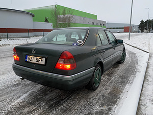 Mercedes-benz c180 90kw atm ÜV:08.2025 (4 foto / 11)