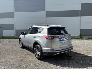Toyota Rav-4 (6 фото из 15)