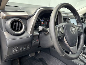 Toyota Rav-4 (10 фото из 15)