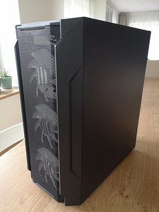 King of The Hill Gaming PC (5 foto / 10)