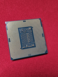 Intel Core i7-8700K 4.70 GHz (3 foto / 3)