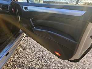 Peugeot 407 Coupe Musta värvi . Tagumised istmed ja polstrid (3 foto / 4)
