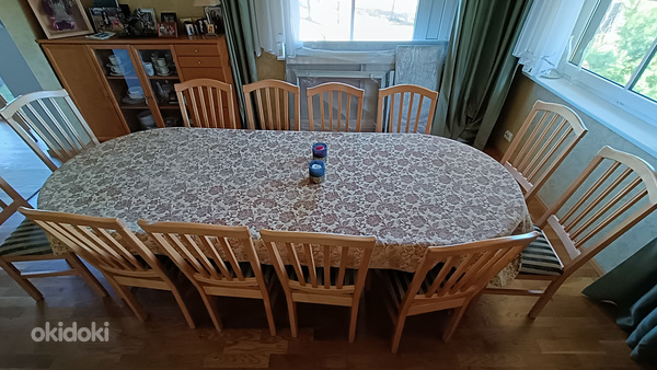 Продам большой обеденный стол из массива дерева и 12 стульев (фото #3)