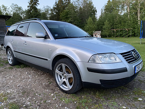 Volkswagen passat 1.9 74kw 2004 (2 foto / 13)
