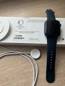 Apple Watch Series 7 45mm Blue Aluminum Case with Abyss Blue (1 foto / 2)