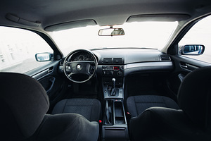 BMW 318i (13 foto / 15)